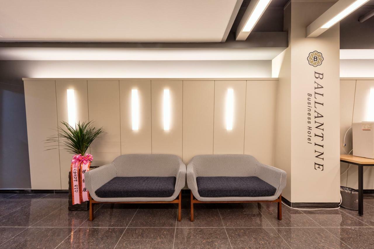 Ballantine Business Hotel Gwangju Metropolitan City ภายนอก รูปภาพ